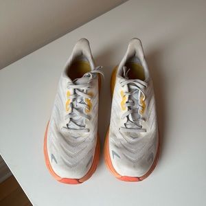 Hoka Arahi 6’s size 8